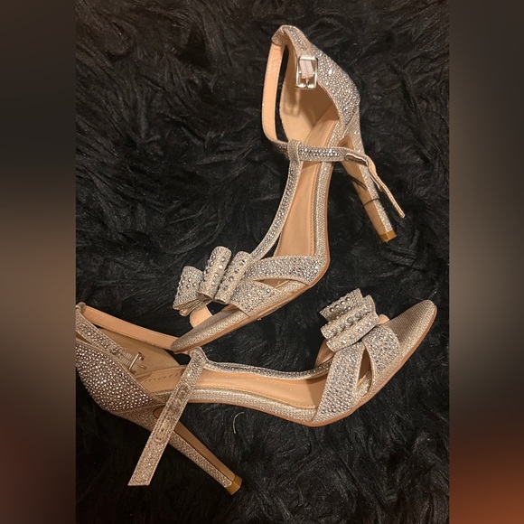 Mario’s shoes heels with bows - Picture 3 of 4